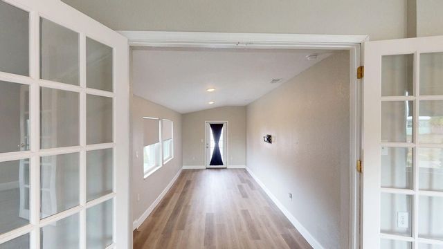 2495 37TH AVENUE N, St Petersburg, FL 33713