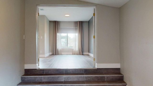 2495 37TH AVENUE N, St Petersburg, FL 33713