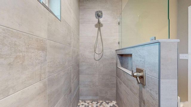 2495 37TH AVENUE N, St Petersburg, FL 33713