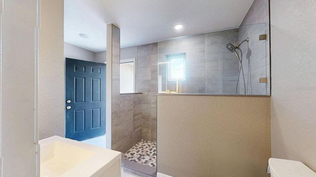 2495 37TH AVENUE N, St Petersburg, FL 33713