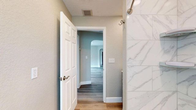 2495 37TH AVENUE N, St Petersburg, FL 33713