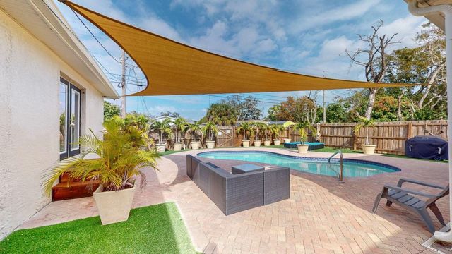 2495 37TH AVENUE N, St Petersburg, FL 33713