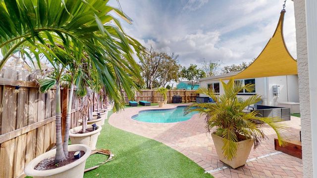 2495 37TH AVENUE N, St Petersburg, FL 33713