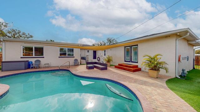 2495 37TH AVENUE N, St Petersburg, FL 33713