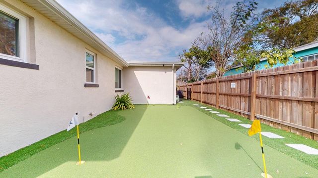 2495 37TH AVENUE N, St Petersburg, FL 33713