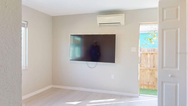 2495 37TH AVENUE N, St Petersburg, FL 33713