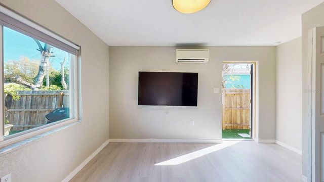 2495 37TH AVENUE N, St Petersburg, FL 33713