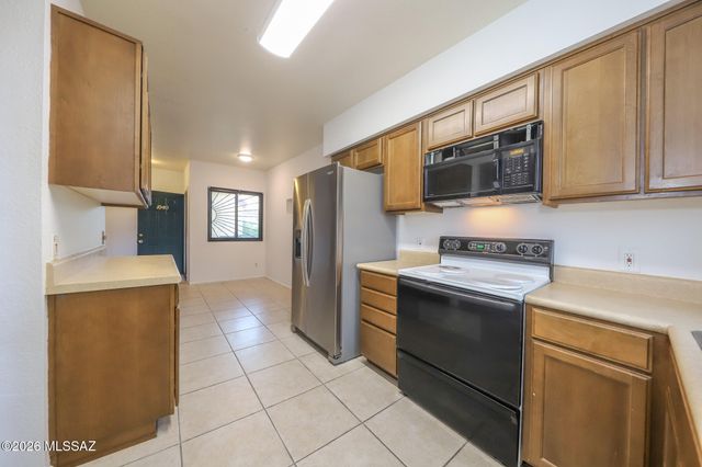 3690 N Country Club Rd Apt 1040, Tucson, AZ 85716