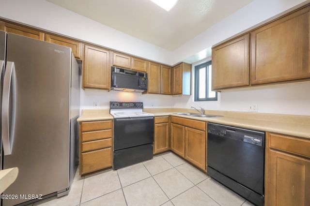 3690 N Country Club Rd Apt 1040, Tucson, AZ 85716