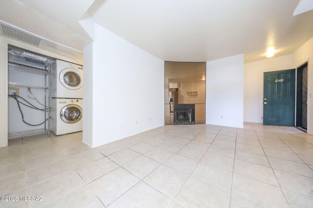 3690 N Country Club Rd Apt 1040, Tucson, AZ 85716
