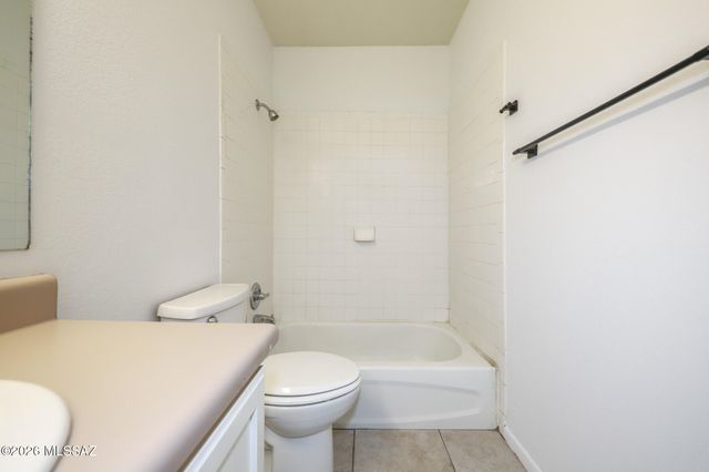 3690 N Country Club Rd Apt 1040, Tucson, AZ 85716