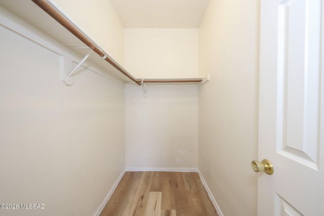 3690 N Country Club Rd Apt 1040, Tucson, AZ 85716