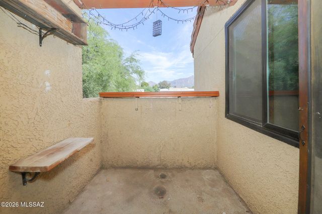 3690 N Country Club Rd Apt 1040, Tucson, AZ 85716