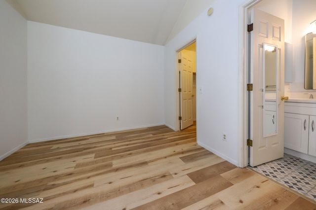 3690 N Country Club Rd Apt 1040, Tucson, AZ 85716
