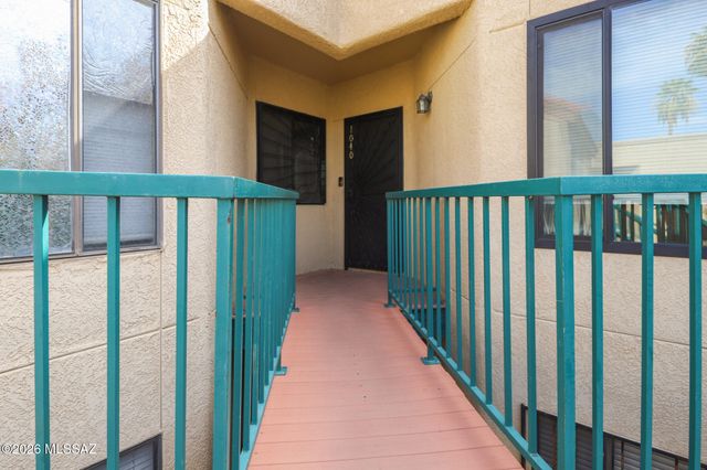3690 N Country Club Rd Apt 1040, Tucson, AZ 85716