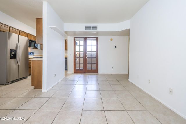 3690 N Country Club Rd Apt 1040, Tucson, AZ 85716