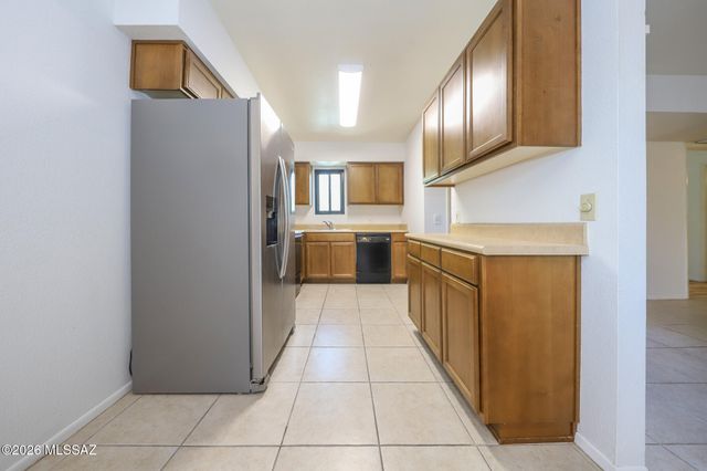 3690 N Country Club Rd Apt 1040, Tucson, AZ 85716