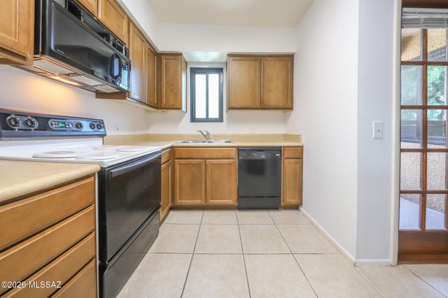 3690 N Country Club Rd Apt 1040, Tucson, AZ 85716