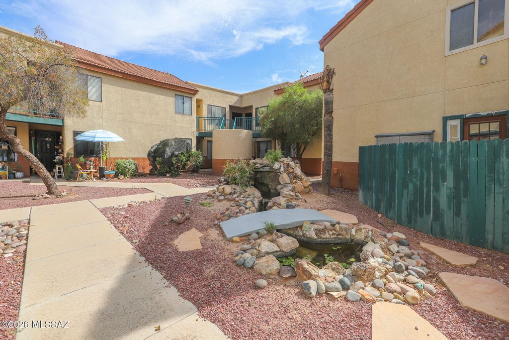 3690 N Country Club Rd Apt 1040, Tucson, AZ 85716