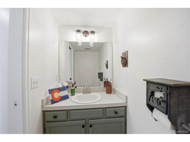 1272 E 130th Ave D, Thornton, CO 80241