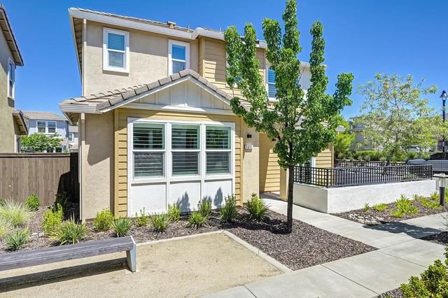 5011 Jewel St, Rocklin, CA 95677