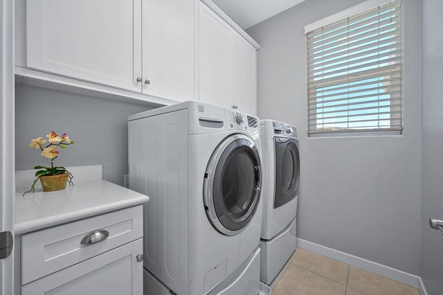 5011 Jewel St, Rocklin, CA 95677