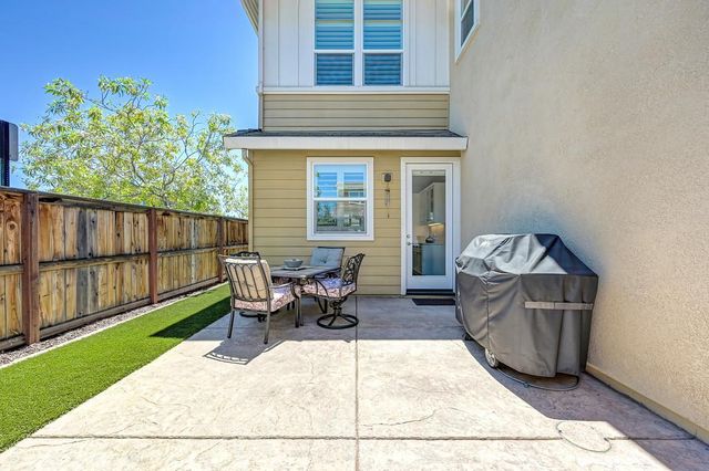 5011 Jewel St, Rocklin, CA 95677