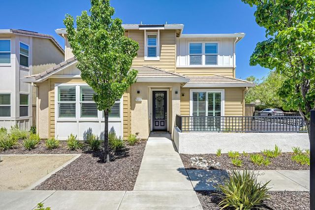 5011 Jewel St, Rocklin, CA 95677