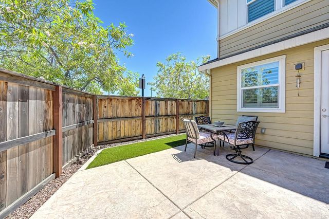 5011 Jewel St, Rocklin, CA 95677
