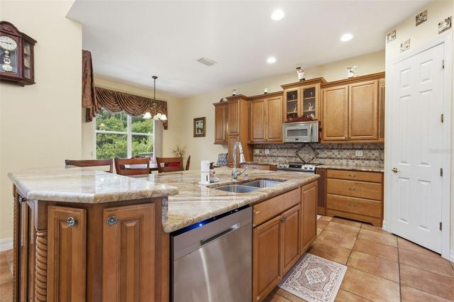 18004 LANAI ISLE DRIVE, Tampa, FL 33647