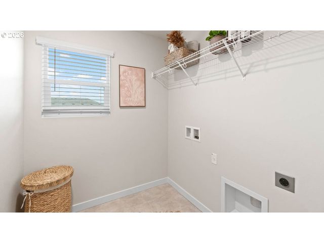 2293 S Veneta Ave, Salem, OR 97306