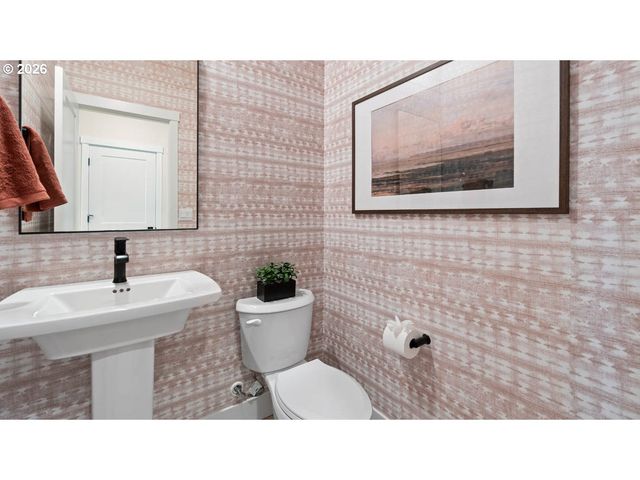 2293 S Veneta Ave, Salem, OR 97306