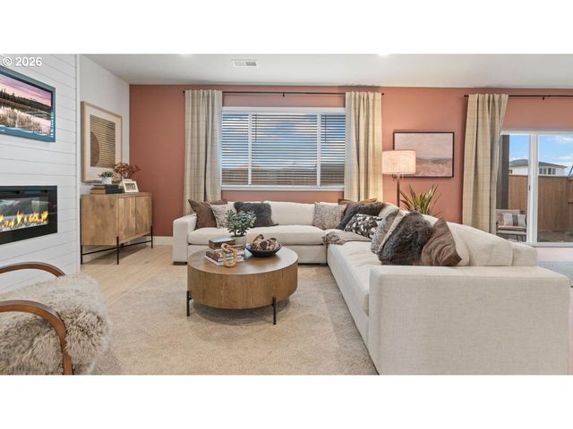 2293 S Veneta Ave, Salem, OR 97306