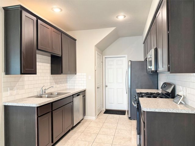 514 N 6th Street, La Porte, TX 77571