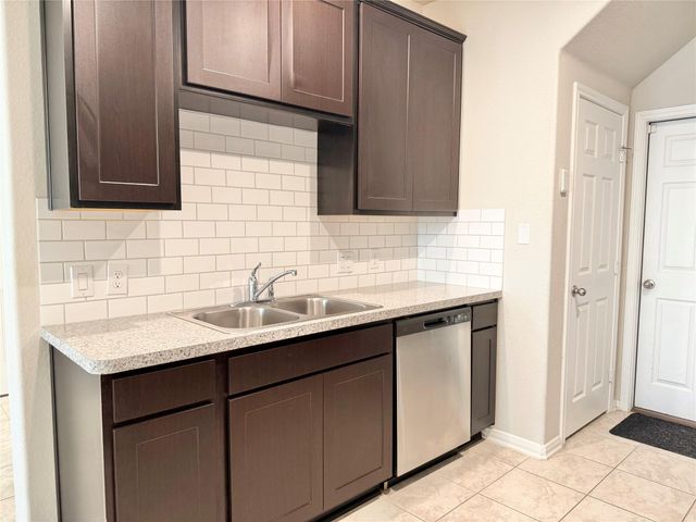 514 N 6th Street, La Porte, TX 77571