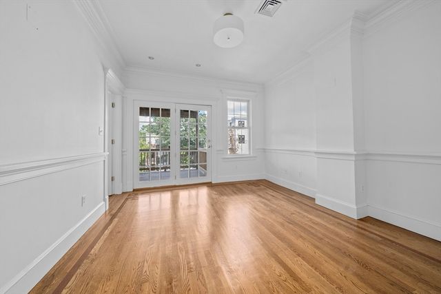 906 E Broadway 2, Boston, MA 02127