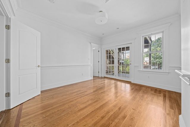 906 E Broadway 2, Boston, MA 02127