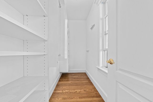 906 E Broadway 2, Boston, MA 02127