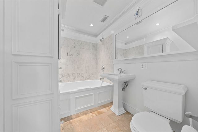 906 E Broadway 2, Boston, MA 02127