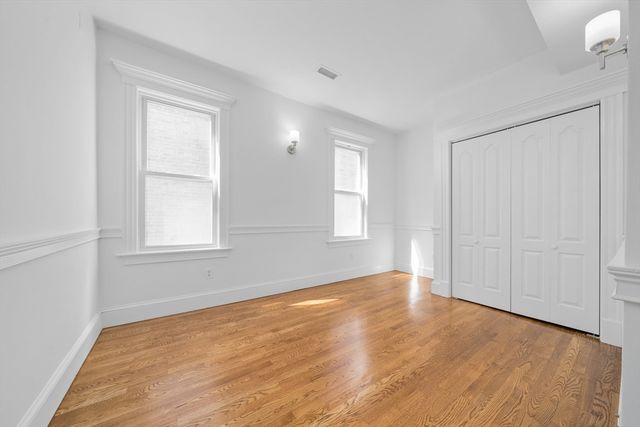 906 E Broadway 2, Boston, MA 02127