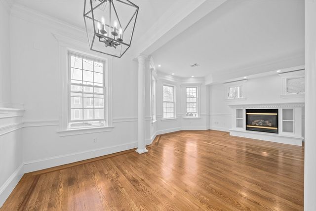 906 E Broadway 2, Boston, MA 02127