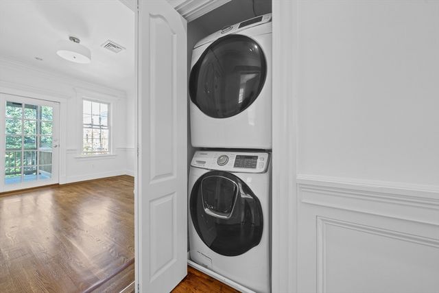 906 E Broadway 2, Boston, MA 02127