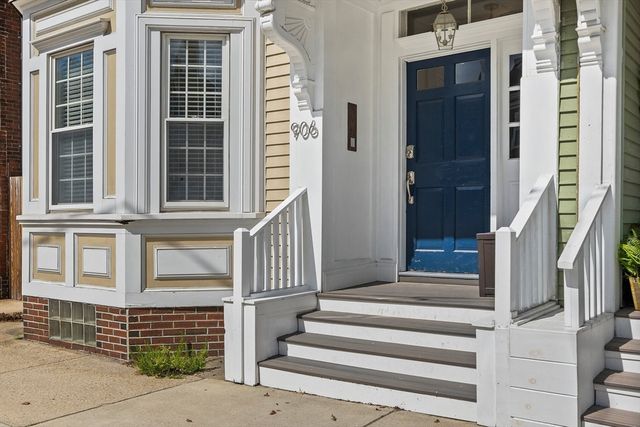 906 E Broadway 2, Boston, MA 02127