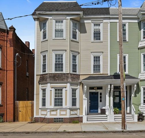 906 E Broadway 2, Boston, MA 02127