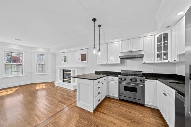 906 E Broadway 2, Boston, MA 02127