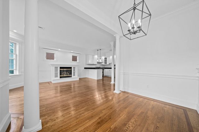 906 E Broadway 2, Boston, MA 02127