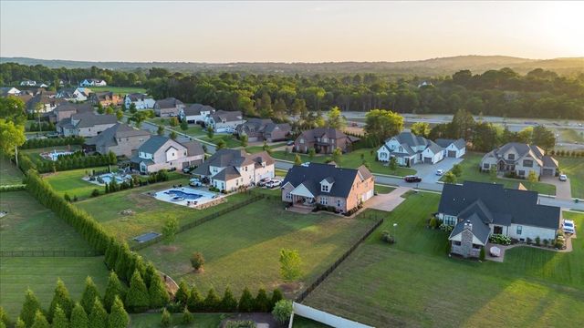 405 Huntington Dr, Lebanon, TN 37087