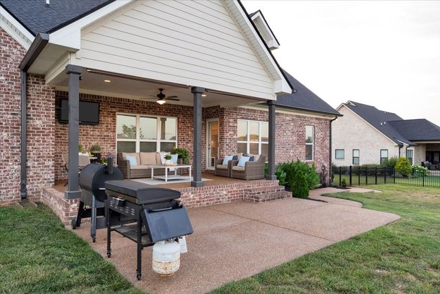 405 Huntington Dr, Lebanon, TN 37087