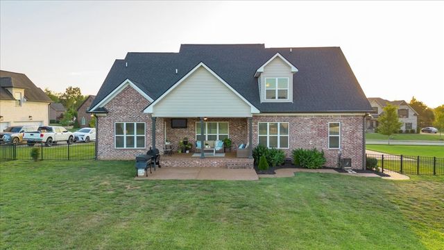 405 Huntington Dr, Lebanon, TN 37087