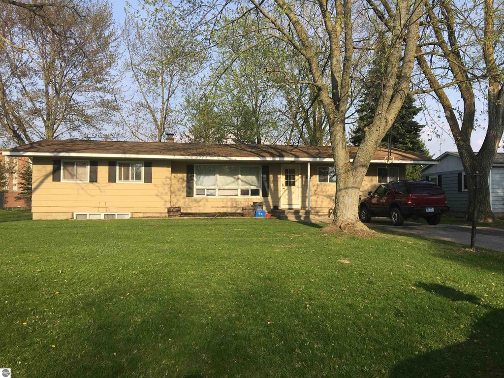 Image 1 of property listing at 1909 Stockman, Mt Pleasant, MI 48858